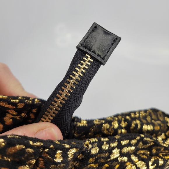 ⭐️4/25 Express Cheetah Print Clutch Ruffle Zipper Top Y2K Black & Gold 11"x6" - Picture 8 of 9